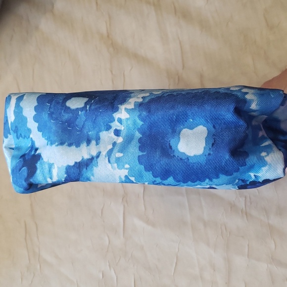 Estee Lauder Floral Blue Cosmetic Bag. - Picture 5 of 12